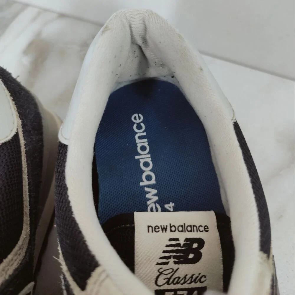 New Balance 574 Navy Suede Unisex Running Shoes Sneakers, Sz 9(M) 10.5(W)